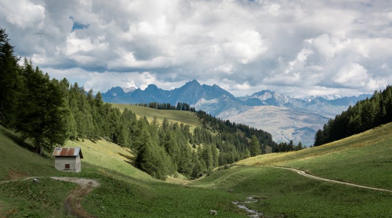 paysage des alpes françaises en été